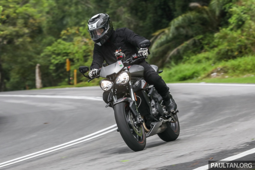 REVIEW: Triumph Street Triple 765RS, 765S and 675R 764159