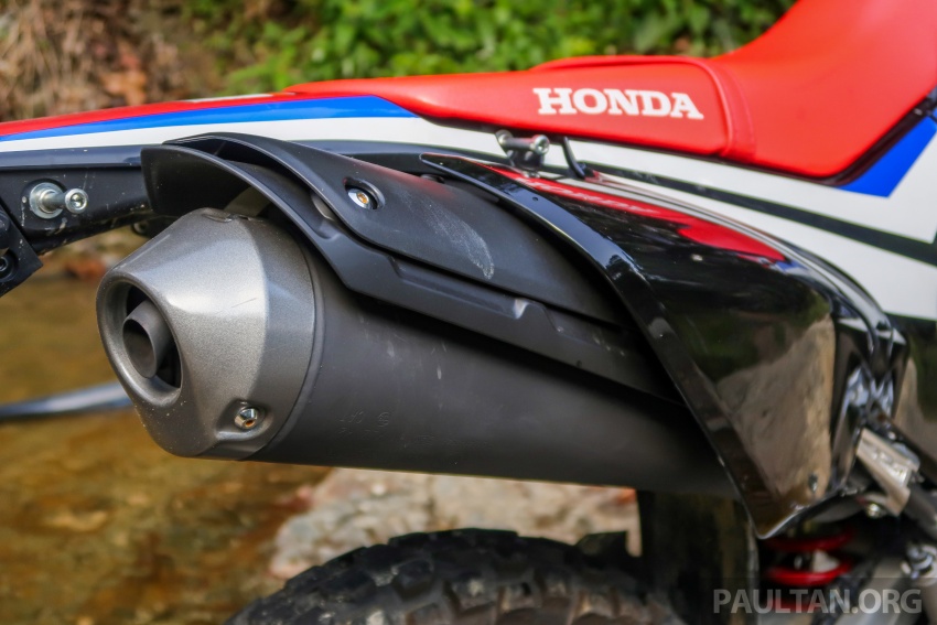 TUNGGANG UJI: Honda CRF250 Rally mampu tunjuk lagak atas jalan <em>offroad</em>, santai atas jalan berturap 781226