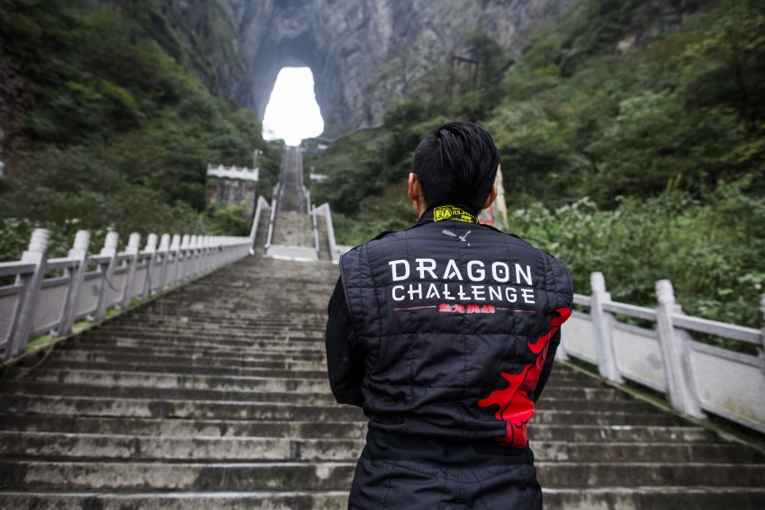 Range Rover Sport PHEV climbs China’s Dragon Road and Heaven’s Gate – 99 turns, 999 steps, 45 degrees 778093
