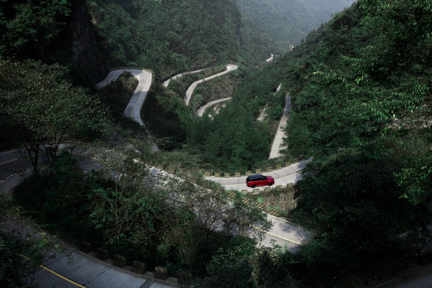 Range Rover Sport PHEV climbs China’s Dragon Road and Heaven’s Gate – 99 turns, 999 steps, 45 degrees 778109