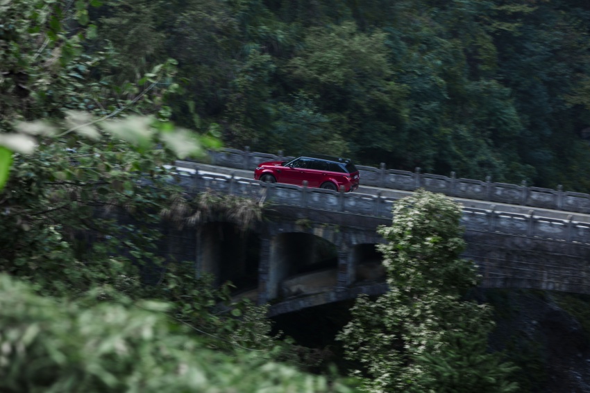 Range Rover Sport PHEV climbs China’s Dragon Road and Heaven’s Gate – 99 turns, 999 steps, 45 degrees 778110