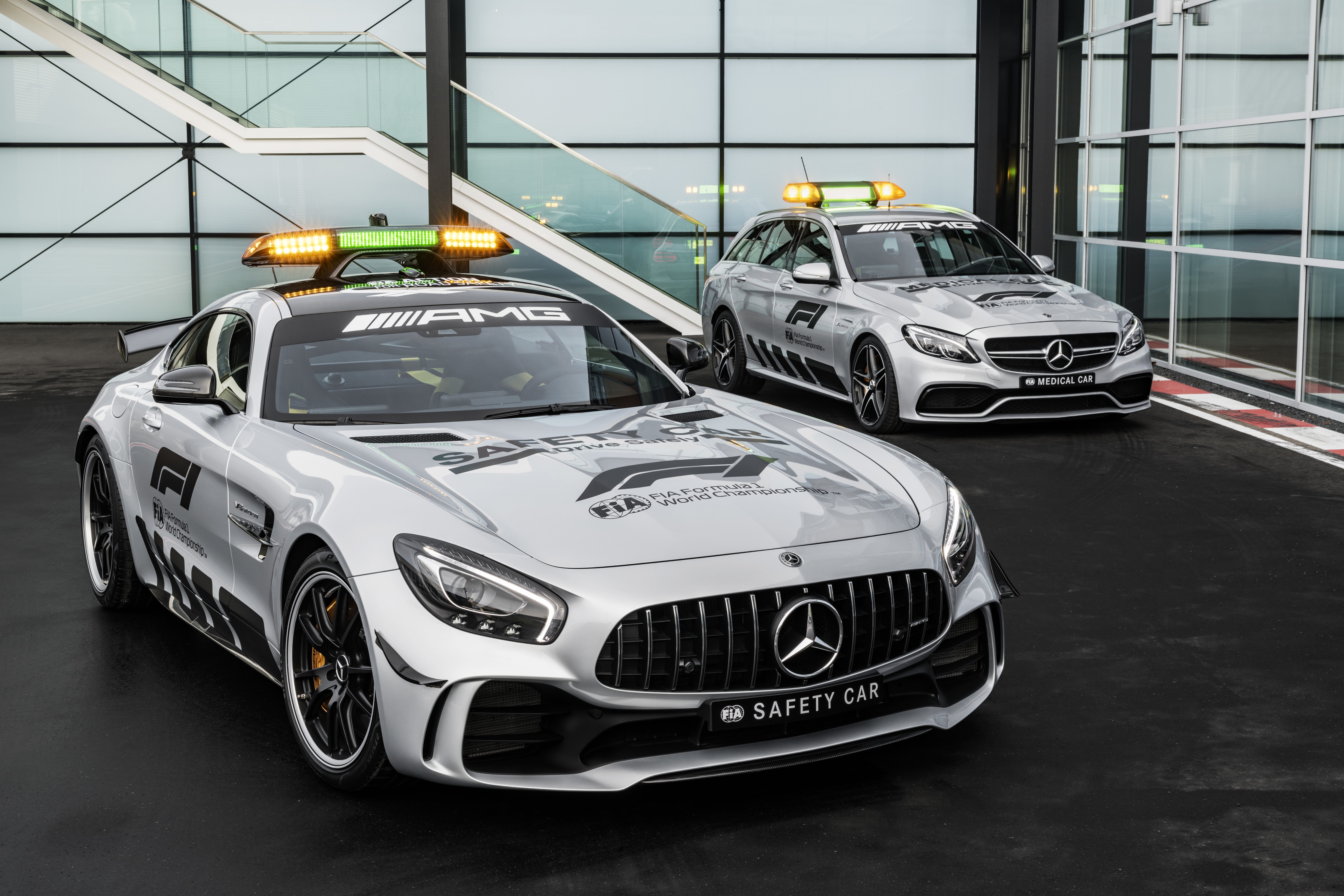 Автомобиль безопасности формула. Mercedes AMG gt f1. Mercedes AMG gt f1 Safety car. 2018 Mercedes-AMG gt r f1. Mercedes AMG Safety car f1.
