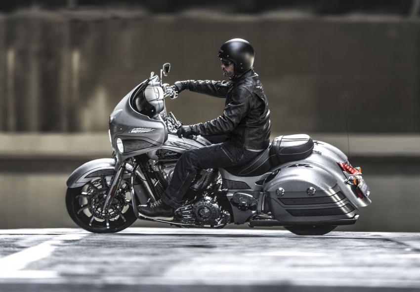 2018 Indian Chieftain Elite bagger in Black Hills Silver 785343