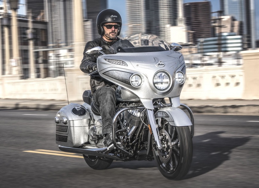 2018 Indian Chieftain Elite bagger in Black Hills Silver 785349