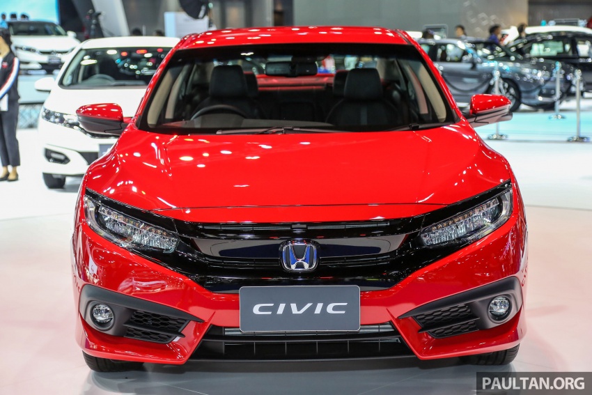 Bangkok 2018: Honda Civic Red Hatchback and Sedan 797333