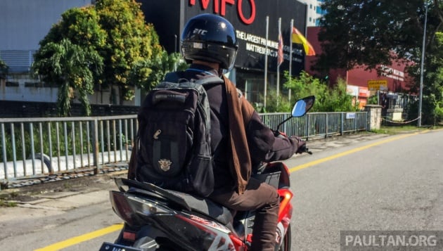 Suka pakai jaket terbalik masa tunggang motosikal? Berhenti sebelum ia meragut nyawa anda sendiri