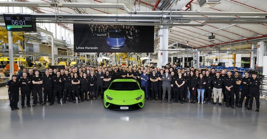 Lamborghini celebrates production of its 10,000th Huracan after four years; details of successor revealed 790207