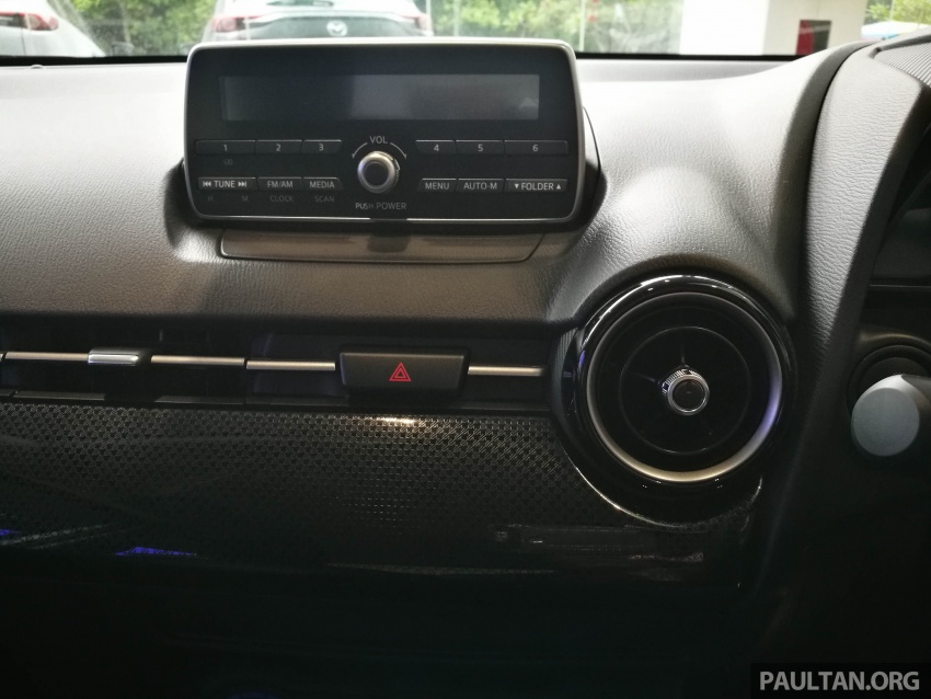 Mazda 2 spesifikasi pertengahan kini di M’sia, RM76k Image #798548