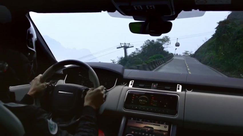 Range Rover Sport SVR challenges a Ferrari 458 Italia on Tianmen Road – 99 turns, 11.3 km uphill climb 789768