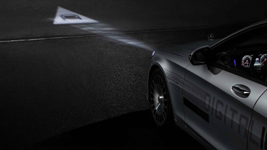 Mercedes-Maybach S-Class tampil lampu hadapan digital yang mampu memancarkan simbol pada jalan 786324