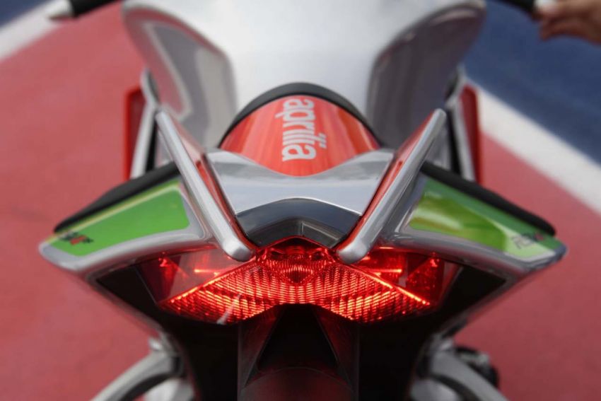 2018 Aprilia RSV4 RF Limited with winglets – only 125 units to be made for North America at RM95k 810474