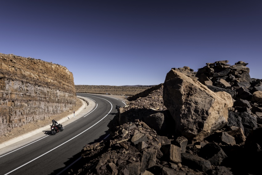 Bridgestone Battlax A41 adventure and T31 sports-touring tyres – we test them in the African high desert 802677