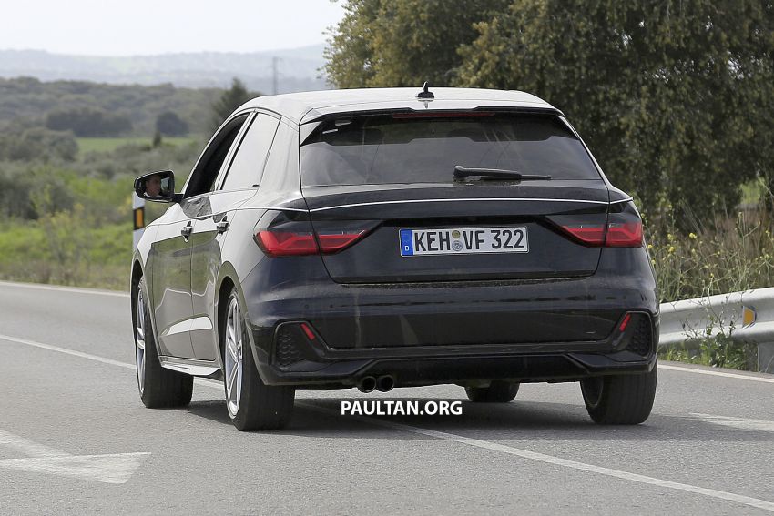 SPYSHOTS: 2019 Audi A1 seen with less camouflage 813581
