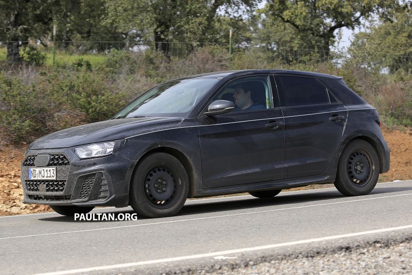 SPYSHOTS: 2019 Audi A1 seen with less camouflage 813587