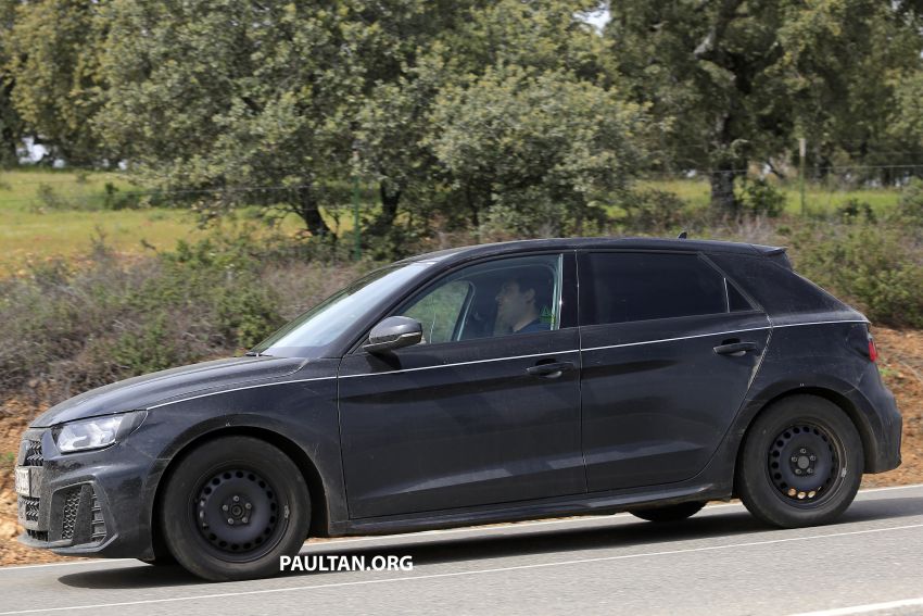 SPYSHOTS: 2019 Audi A1 seen with less camouflage 813588