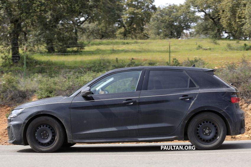 SPYSHOTS: 2019 Audi A1 seen with less camouflage 813589