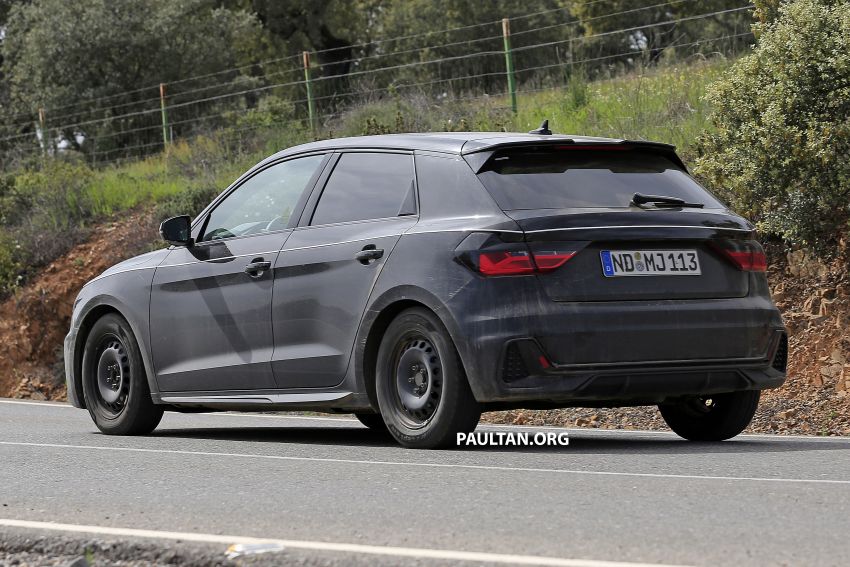 SPYSHOTS: 2019 Audi A1 seen with less camouflage 813592