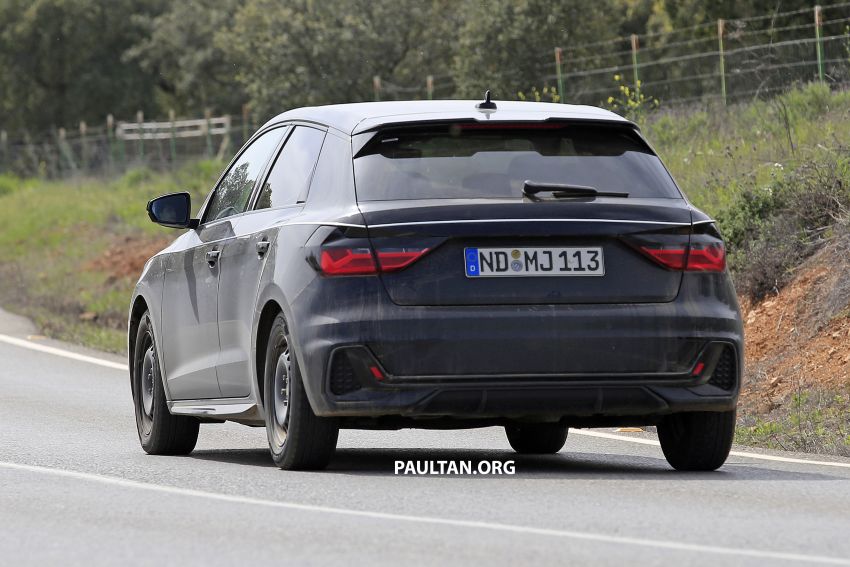 SPYSHOTS: 2019 Audi A1 seen with less camouflage 813595
