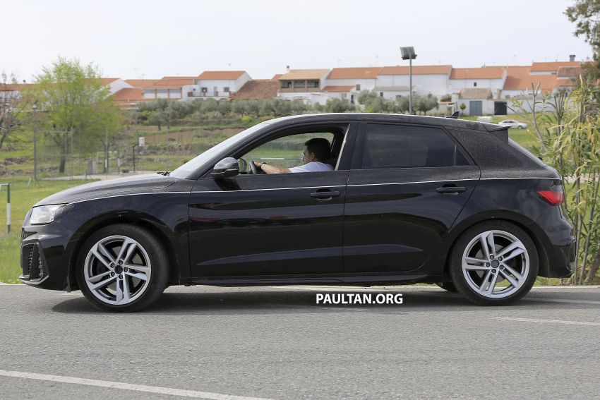 SPYSHOTS: 2019 Audi A1 seen with less camouflage 813576