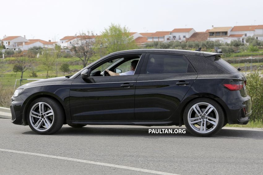 SPYSHOTS: 2019 Audi A1 seen with less camouflage 813577