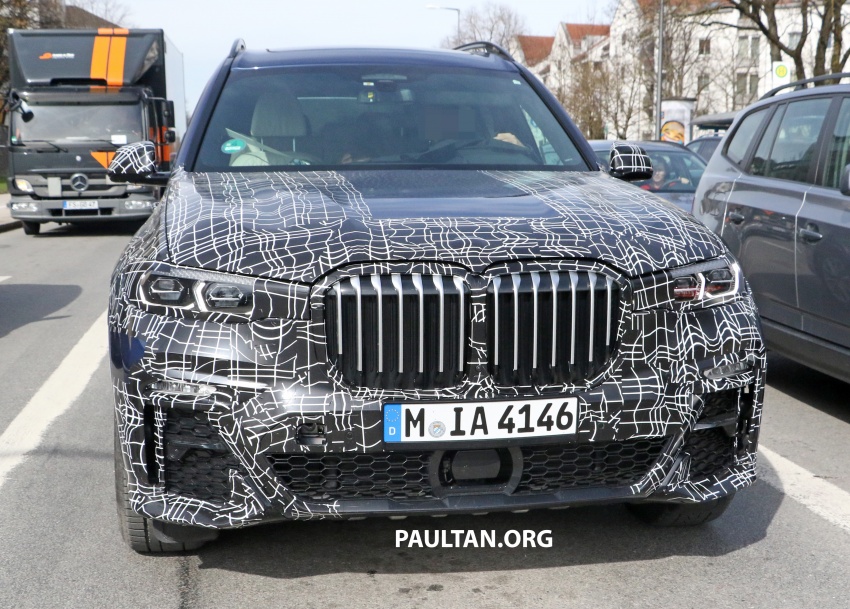 SPIED: BMW X7 seen with less camo, inside and out 804476