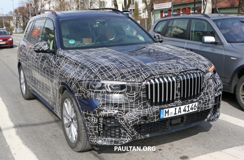 SPIED: BMW X7 seen with less camo, inside and out 804477