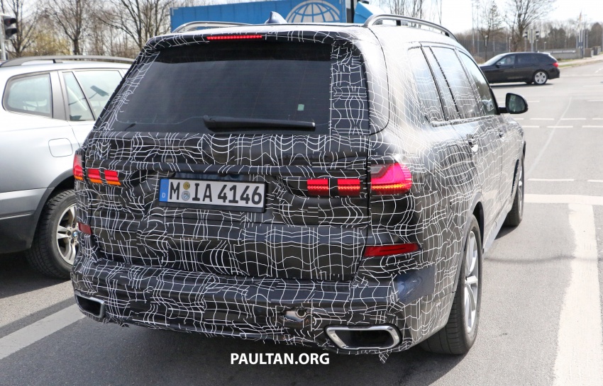 SPIED: BMW X7 seen with less camo, inside and out 804481