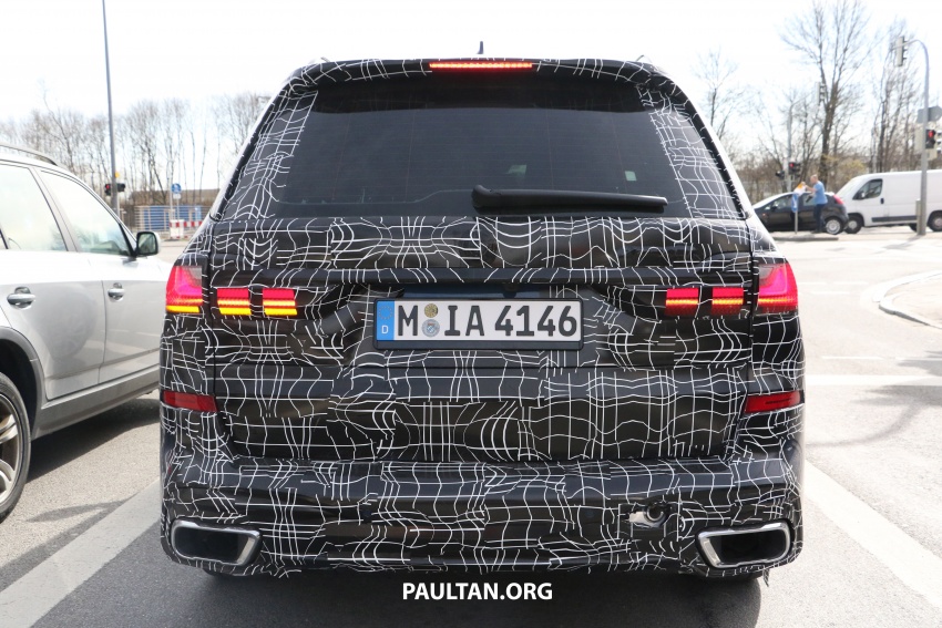 SPIED: BMW X7 seen with less camo, inside and out 804482