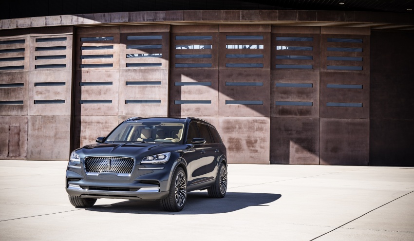 Lincoln Aviator previewed in New York – three-row SUV with plug-in hybrid option, production next year 801393