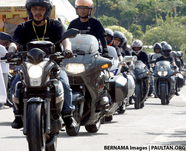 Malaysian motorcyclists restricted to left lane?
