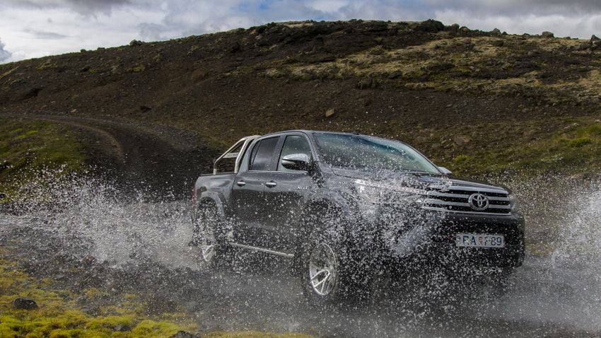 Toyota Hilux gets an Arctic Trucks AT35 version for UK 809791