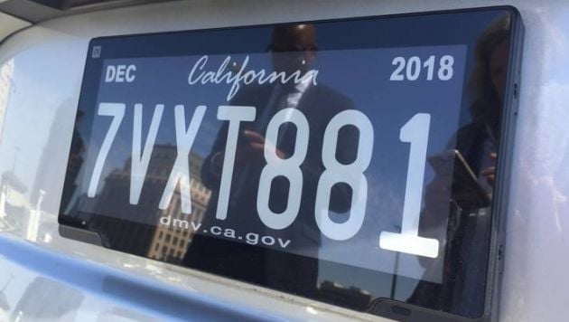 Electronic vehicle license plate debuts in California