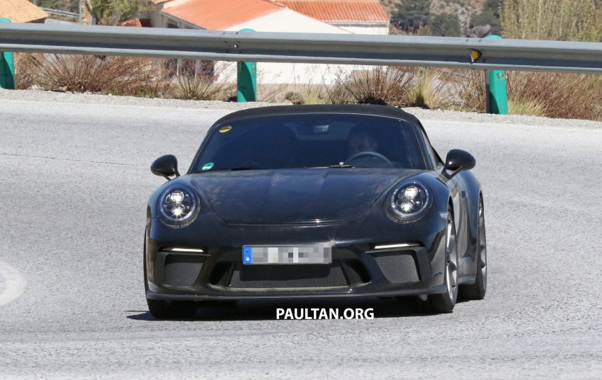 SPYSHOTS: Porsche 911 Speedster spotted in the wild Image #819690