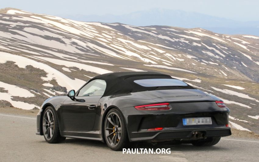 SPYSHOTS: Porsche 911 Speedster spotted in the wild Image #819714