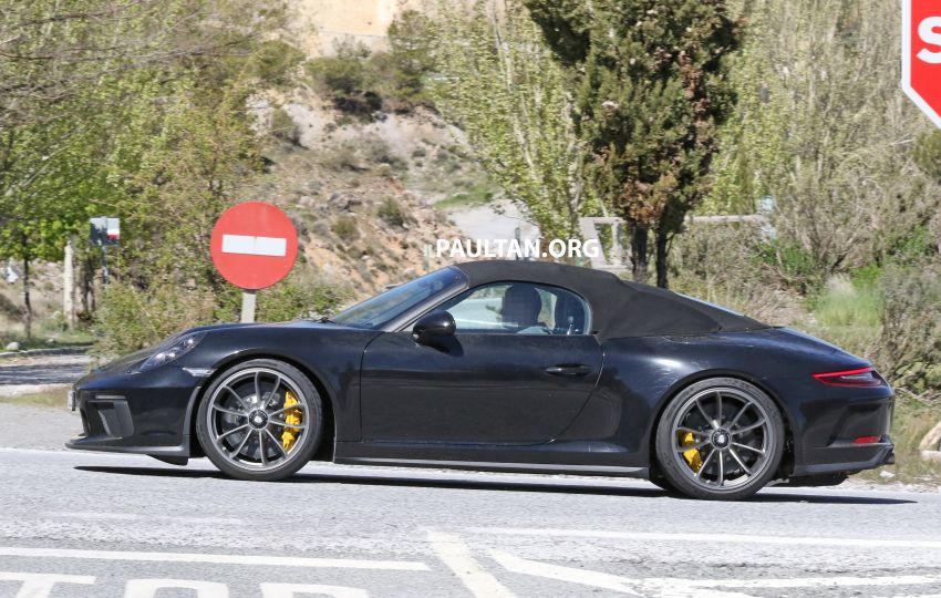 SPYSHOTS: Porsche 911 Speedster spotted in the wild 819695