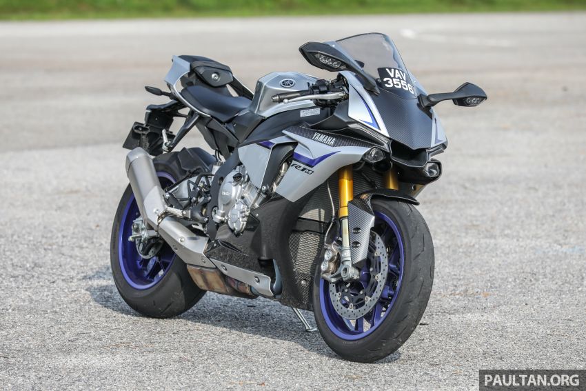 REVIEW: 2017 Yamaha YZF-R1M – chariot of the gods 832553