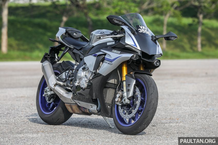 REVIEW: 2017 Yamaha YZF-R1M – chariot of the gods 832554