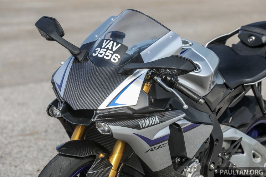 REVIEW: 2017 Yamaha YZF-R1M – chariot of the gods 832572