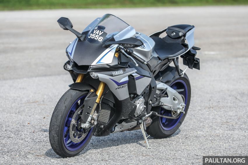 REVIEW: 2017 Yamaha YZF-R1M – chariot of the gods 832555
