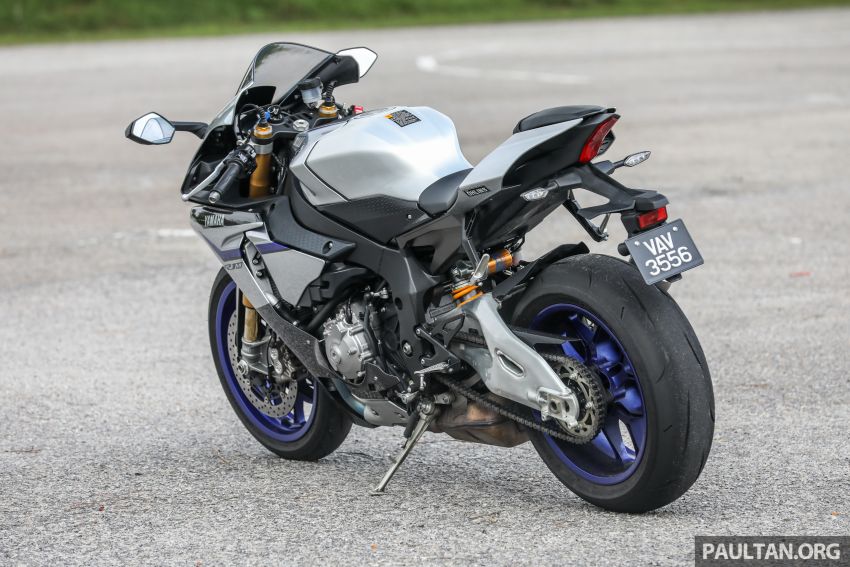 REVIEW: 2017 Yamaha YZF-R1M – chariot of the gods 832559