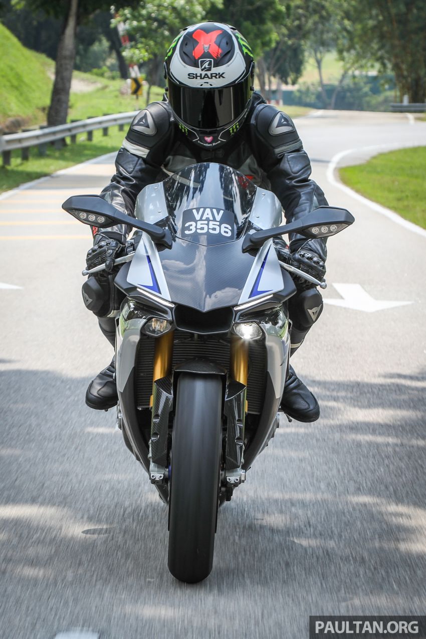 REVIEW: 2017 Yamaha YZF-R1M – chariot of the gods 832624