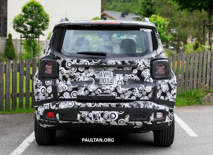 SPYSHOTS: Jeep Renegade facelift spotted testing 823098