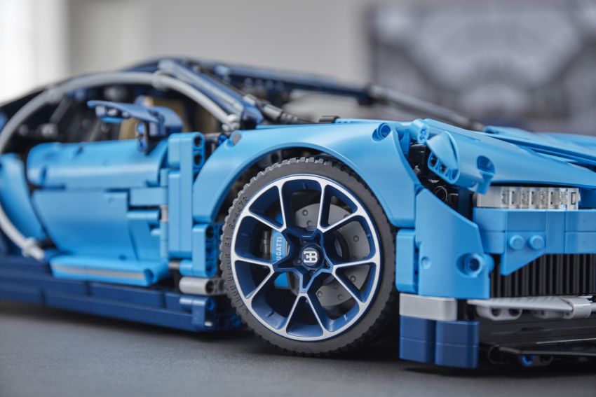 Lego Technic Bugatti Chiron – lengkap dengan enjin W16, kotak gear 8-kelajuan dan sistem AWD berfungsi 823573