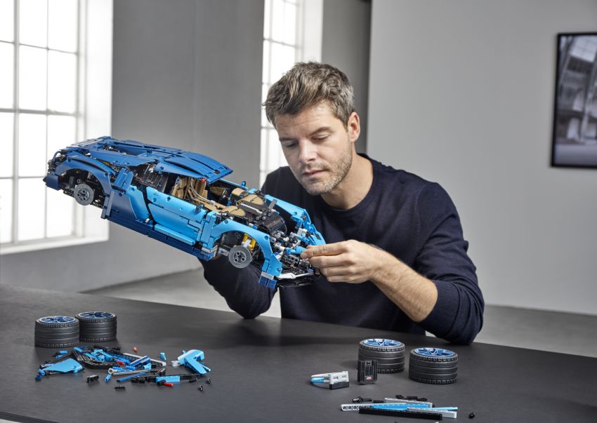 Lego Technic Bugatti Chiron – lengkap dengan enjin W16, kotak gear 8-kelajuan dan sistem AWD berfungsi 823568