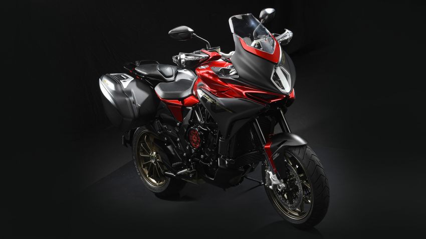 MV Agusta Turismo Veloce 800 Lusso SCS guna klac automatik elektronik Rekluse, kuasa 110 hp, 80 Nm 826779