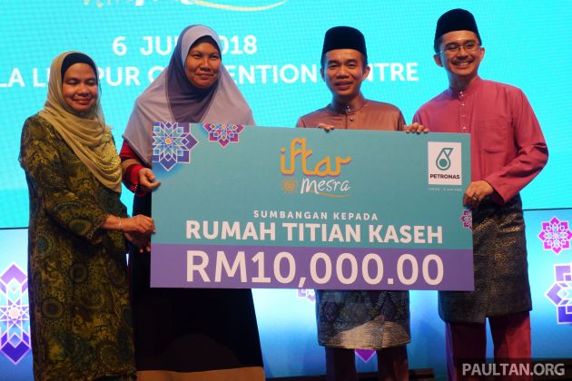 Petronas beri sumbangan RM50k kepada lima rumah kebajikan, hasil daripada kutipan jualan Iftar@Mesra
