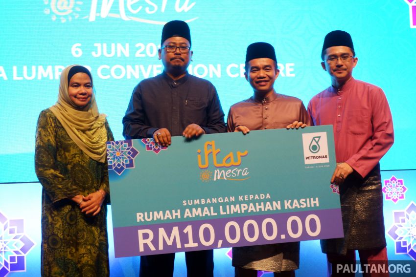 Petronas beri sumbangan RM50k kepada lima rumah kebajikan, hasil daripada kutipan jualan Iftar@Mesra 824724
