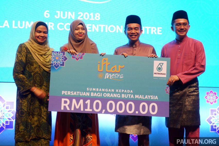 Petronas beri sumbangan RM50k kepada lima rumah kebajikan, hasil daripada kutipan jualan Iftar@Mesra 824726