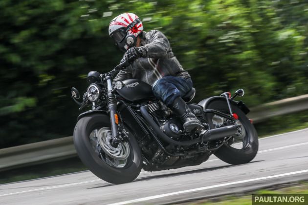 REVIEW: 2018 Triumph Bonneville Bobber Black – muscular retro-styled classic riding, RM74,900
