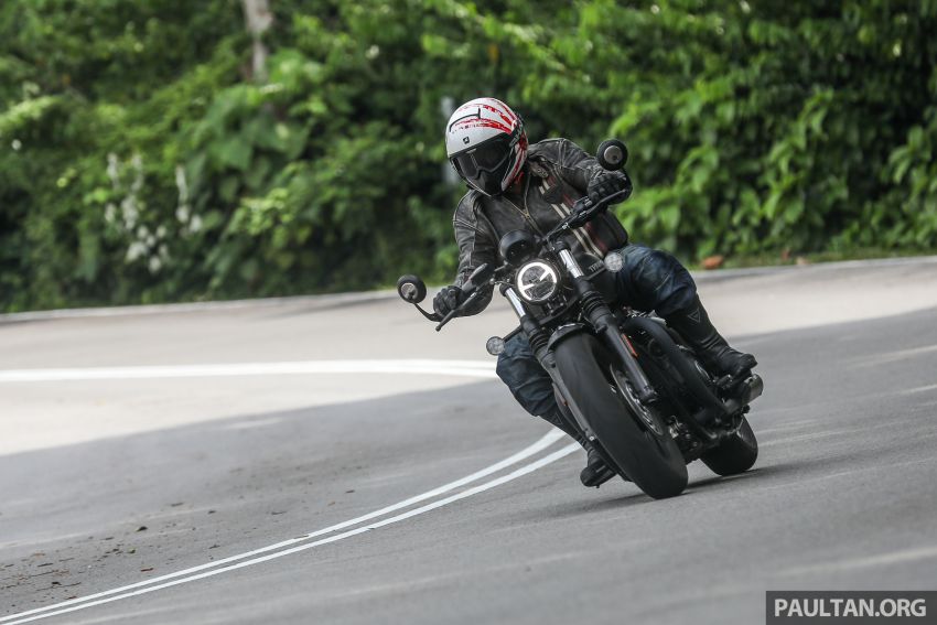 REVIEW: 2018 Triumph Bonneville Bobber Black – muscular retro-styled classic riding, RM74,900 826313